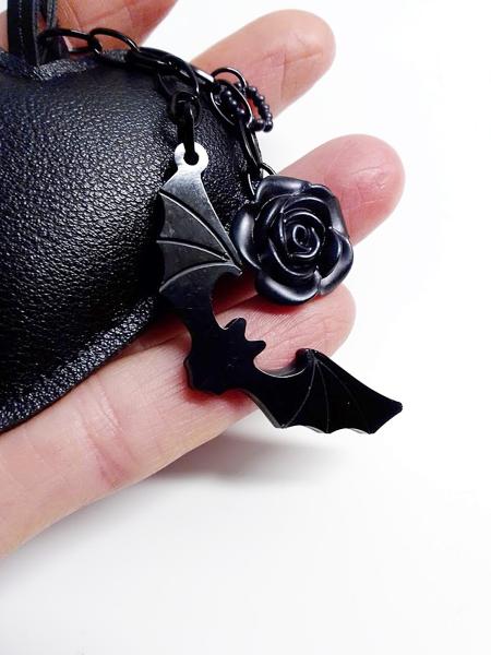Taschenanhänger Herz mit Fledermaus/Rose